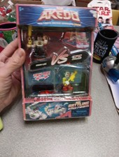 AKEDO ULTIMATE ARCADE WARRIORS CHUX LEE VS EPIC CRACKUP Battling Action Figures