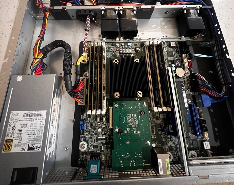 Servidor de datos NAS Datto S4P2 48 GB RAM | HDD de 8 TB Foto 2 de 3