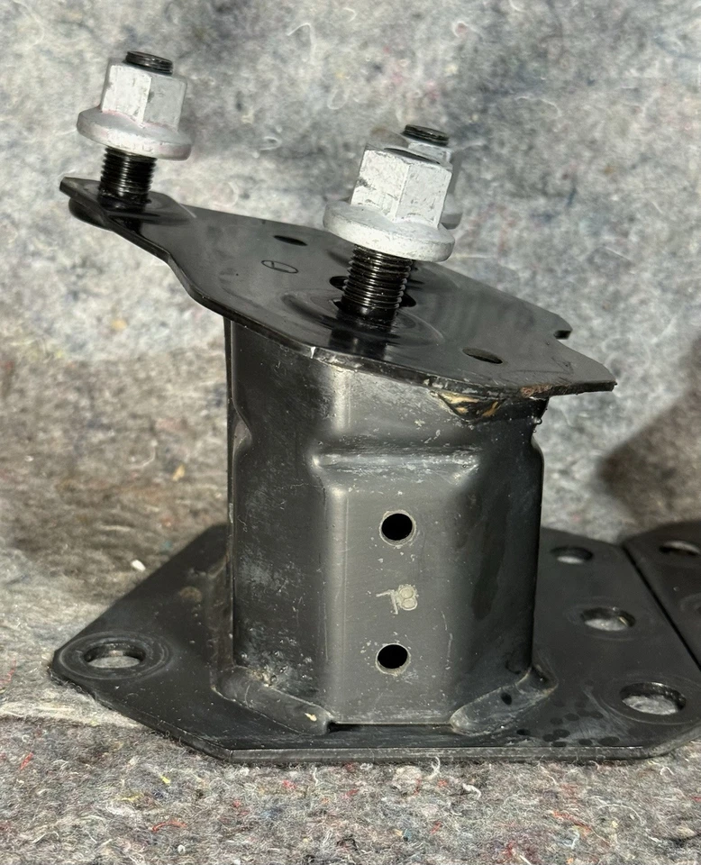 Soportes de barra de soporte de parachoques delantero derecho derecho genuino OEM para Lexus LX570 2008-2021 Foto 4 de 4