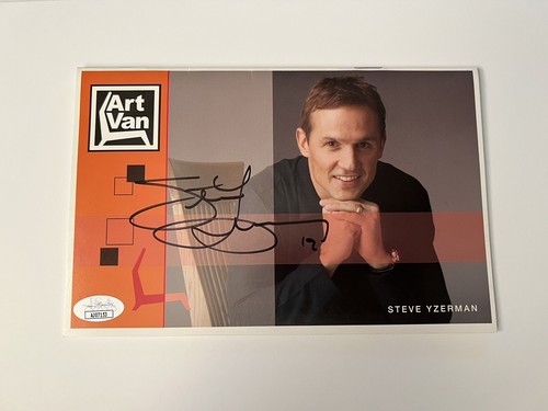 Steve Yzerman autografato firmato Detroit Red Wings Art Van Calendar JSA - Foto 1 di 3