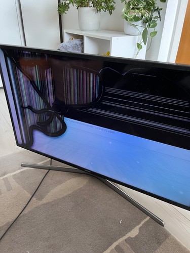 Samsung Television 40 Inch Smart TV (with broken backlight) - Picture 2 of 4