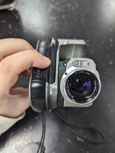 JVC Digital Media Video Camera Silver GZ-MC200U 2MP Everio Untested AS IS - Picture 13 of 16