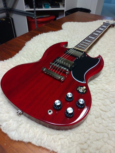 Epiphone 2023 SG Standard Cherry w/New ChromaCast Padded Bag - Picture 2 of 12