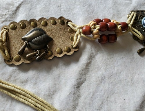 CINTURÓN DE SEÑORA DE COLECCIÓN OCCIDENTAL, DE ARTE POPULAR, LATÓN, PIEDRAS 28" CINTURÓN MÁS CUERDAS - Imagen 10 de 12