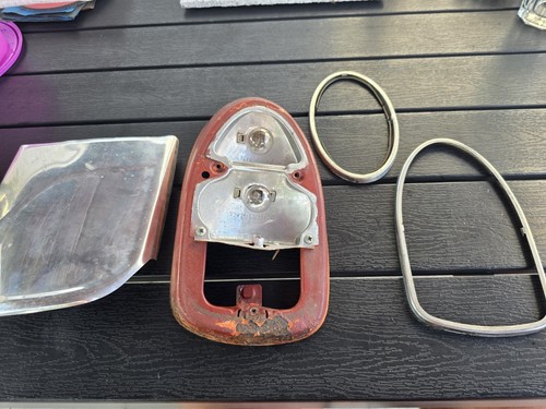 Hella VW Käfer 1302 Rücklicht + Rahmen + BLECH Oldtimer