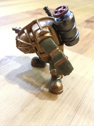 Rare Big Daddy 3" vinyl figure 2017 Take Two Bioshock loot crate exclusive - Picture 3 of 9