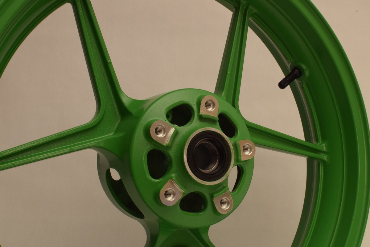 NEW GREEN Front Wheel ZX6R 2005-2024 ZX10R 2006-2010 636 Rim NEW GREEN Front Wheel ZX6R 2005-2024 ZX10R 2006-2010 636 Rim