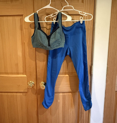 lululemon Women s 2-Piece Activewear Set Striped Bra & Pants Size 6 Blue