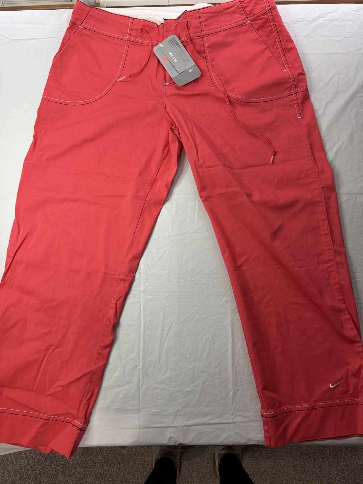 Nike Women’s Capri Pants Low Rise Coral Pink Stretch Athletic Cropped Size M