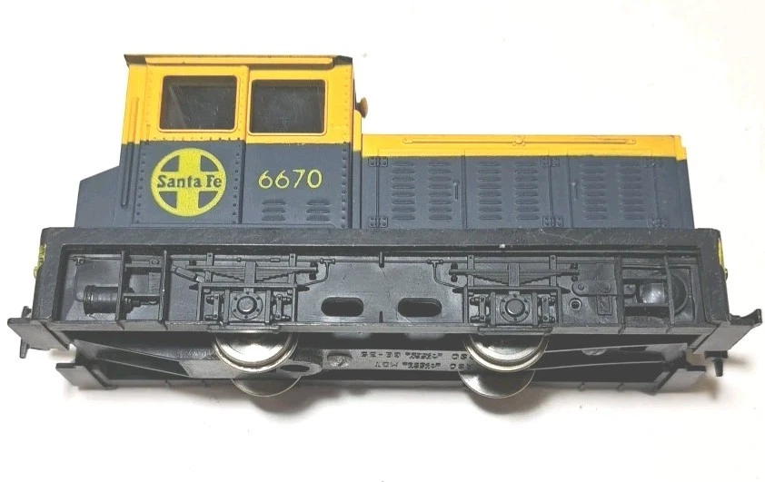 Model Power 6670 Santa Fe DDT Loco, HO scale - Image 2 of 4