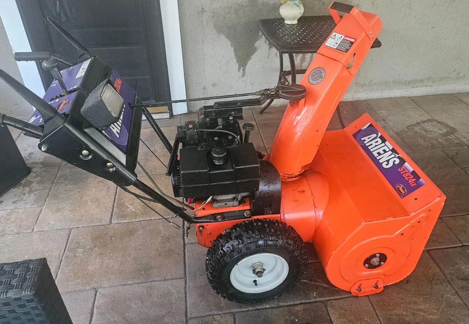 Снегоочиститель Ariens ST824 — сверхпрочный Winter Warrior! Б/у снегоочистители для продажи - Изображение 2 из 4