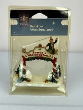 2006 Lemax Santa's Wonderland Arch Elf Carole Towne New NOS Village Sign