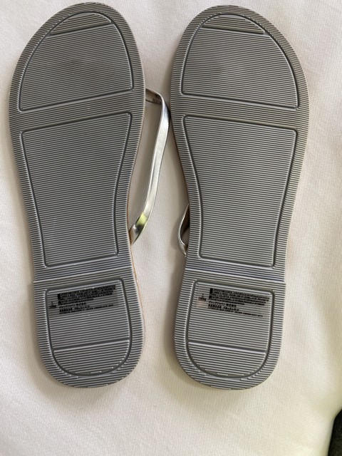old navy silver flip flops