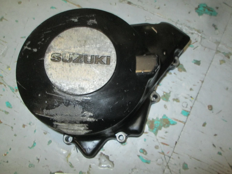 Suzuki 1983 - 1986 GS550E 1983 / 1985 - 1986 GS550L CUBIERTA GENERADOR 11351-43400 Foto 2 de 4