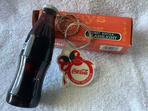 Vintage 1999 COCA-COLA Contour Bottle KEYCHAIN FLASHLIGHT NIB + Holiday Key Ring