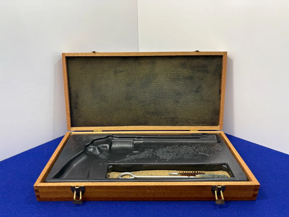 Vintage Smith&Wesson Model 29 Premium Wooden Presentation Case 8 3/8" Barrel - Image 2 of 4