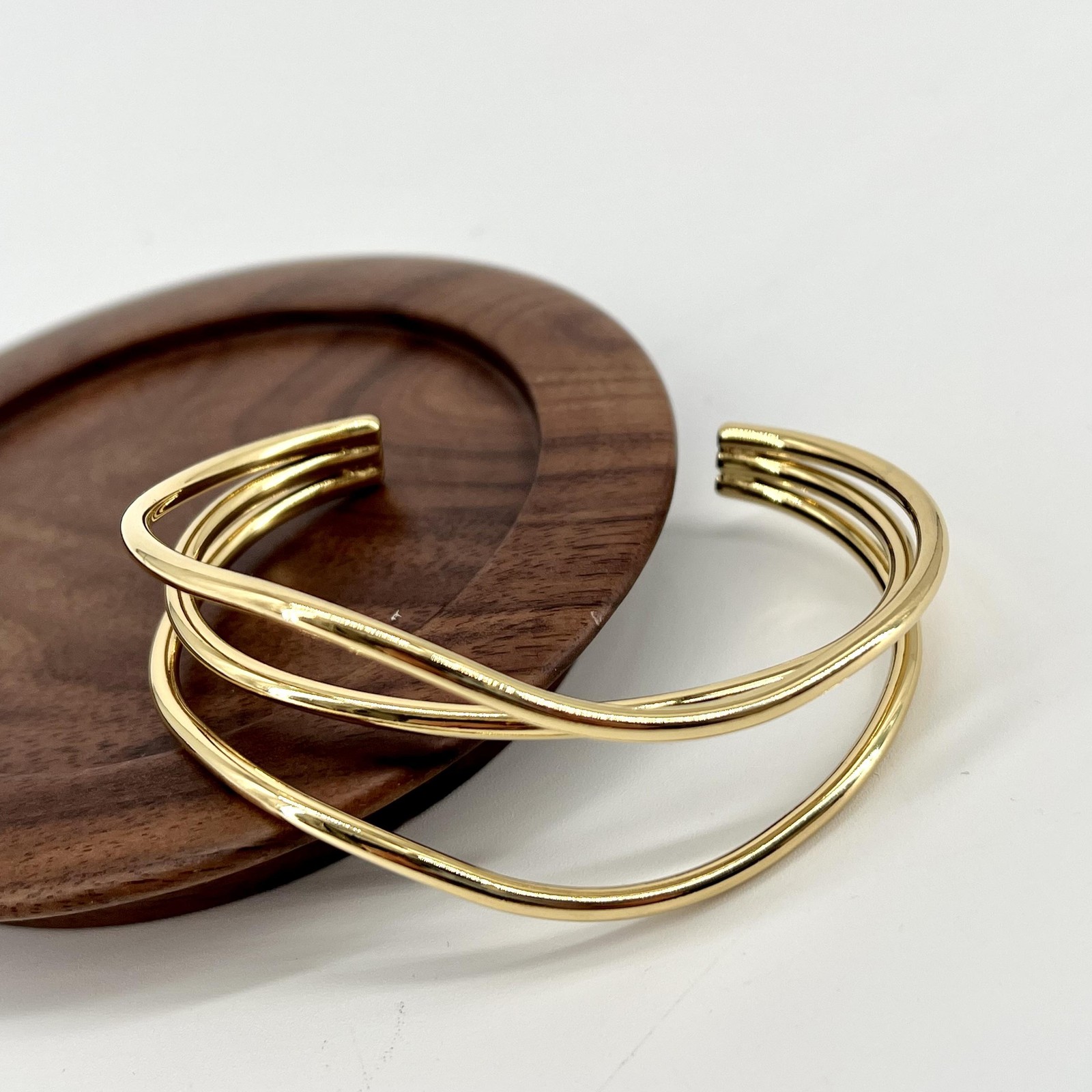 Bracelet manchette à motif vague en acier doré, le cadeau femme idéal - 2