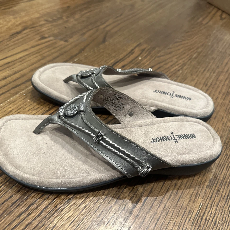 Sandalias Minnetonka de cuero Silverthorne doradas lavadas para mujer talla 9 Foto 4 de 4