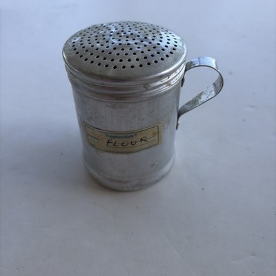Vintage Aluminum Kitchen Spice Sugar Flour Salt Pepper Shaker Screw Lid 3.75 