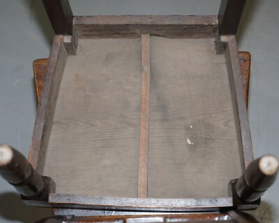 Paire de chaises à trois pieds en chêne du 19ème siècle de style Turner