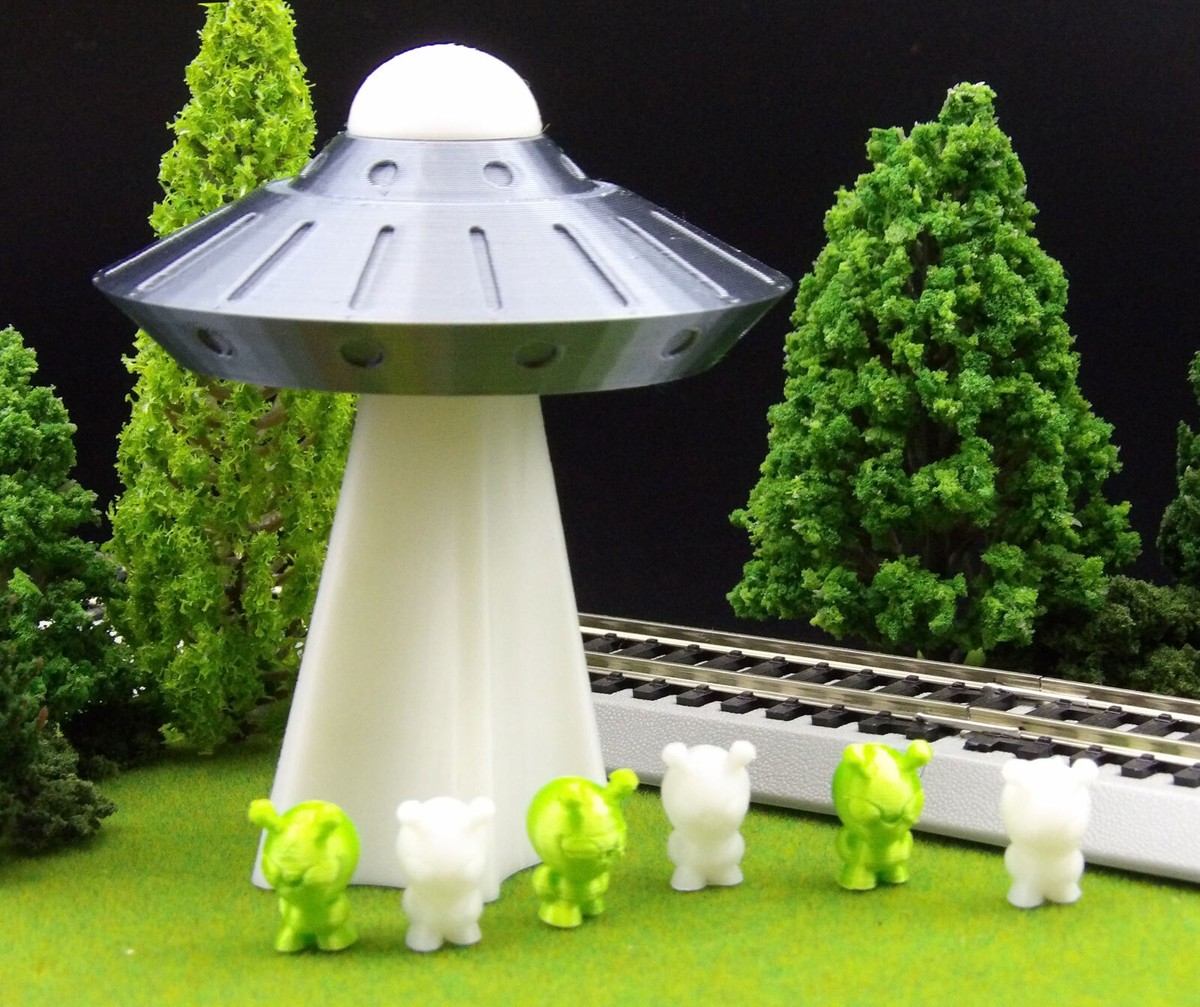 UFO KIT - Area 51 Rocket Flying Saucer Space Alien Spaceship - HO