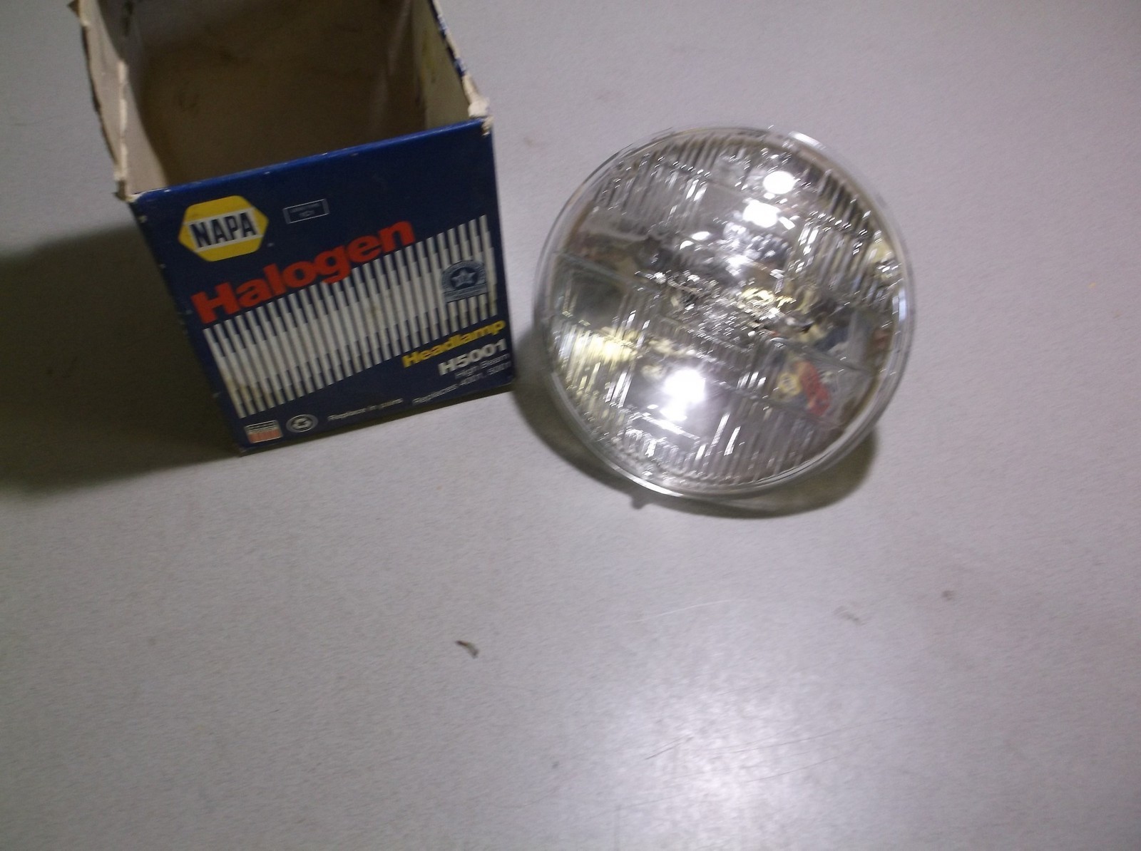 NEW Napa H5001 Halogen Headlight Lamp NOS, Sealed Beam *FREE SHIPPING