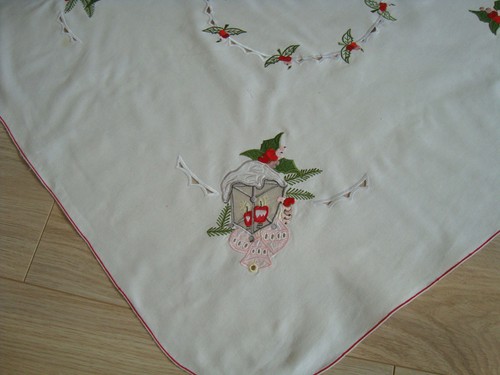 Vintage German Christmas Еmbroidered Tablecloth Мistletoe & Lantern by Winkler - Picture 8 of 9