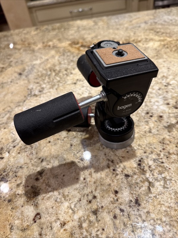Bogen Manfrotto 3030 Pan Tilt 3D Head Near Mint Cond. w/ Quick Release Plate