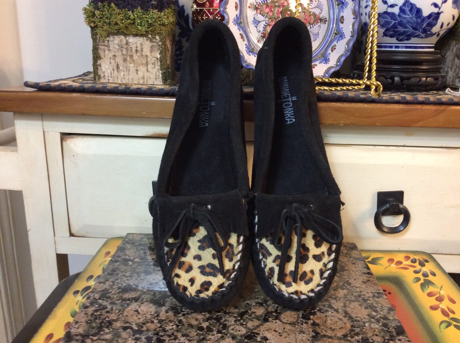 Minnetonka Women's Moccasins Black 