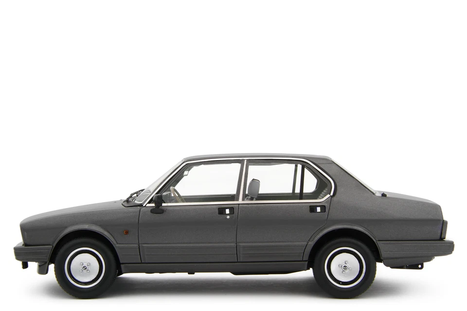 LAUDORACING-MODELS 1:18 Alfetta 2.0i Quadrifoglio Oro 1983-84 LM171B - Immagine 3 di 4