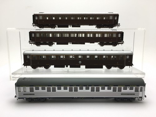 ACME 55031 H0 Set di 4 carrozze "ESPRESSO DEL LEVANTE" delle FS, ep III