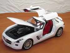 2011 MERSEDES-BENZ  SLS AMG WHITE NEW IN BOX 1:18.