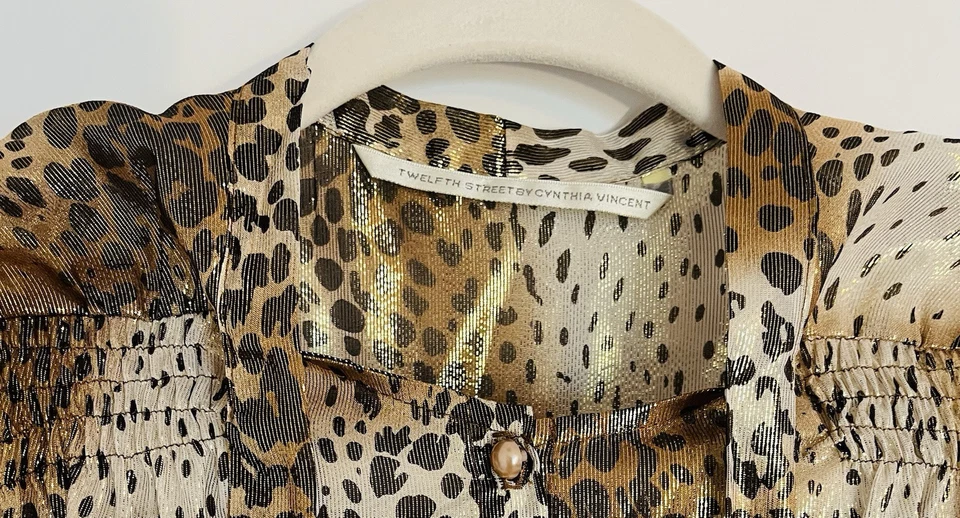 BLUSA TWELFTH STREET BY CYNTHIA VINCENT SEDA/LEOPARDO METÁLICO TAMANHO G - Imagem 2 de 4