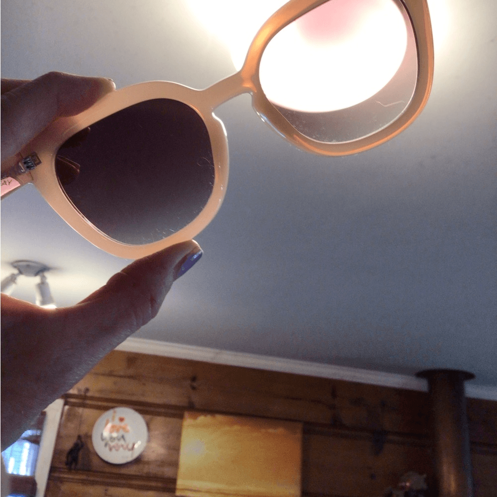 NEW! Rare Quay Noosa pale pink and brown sunglasses | eBay display picture 3