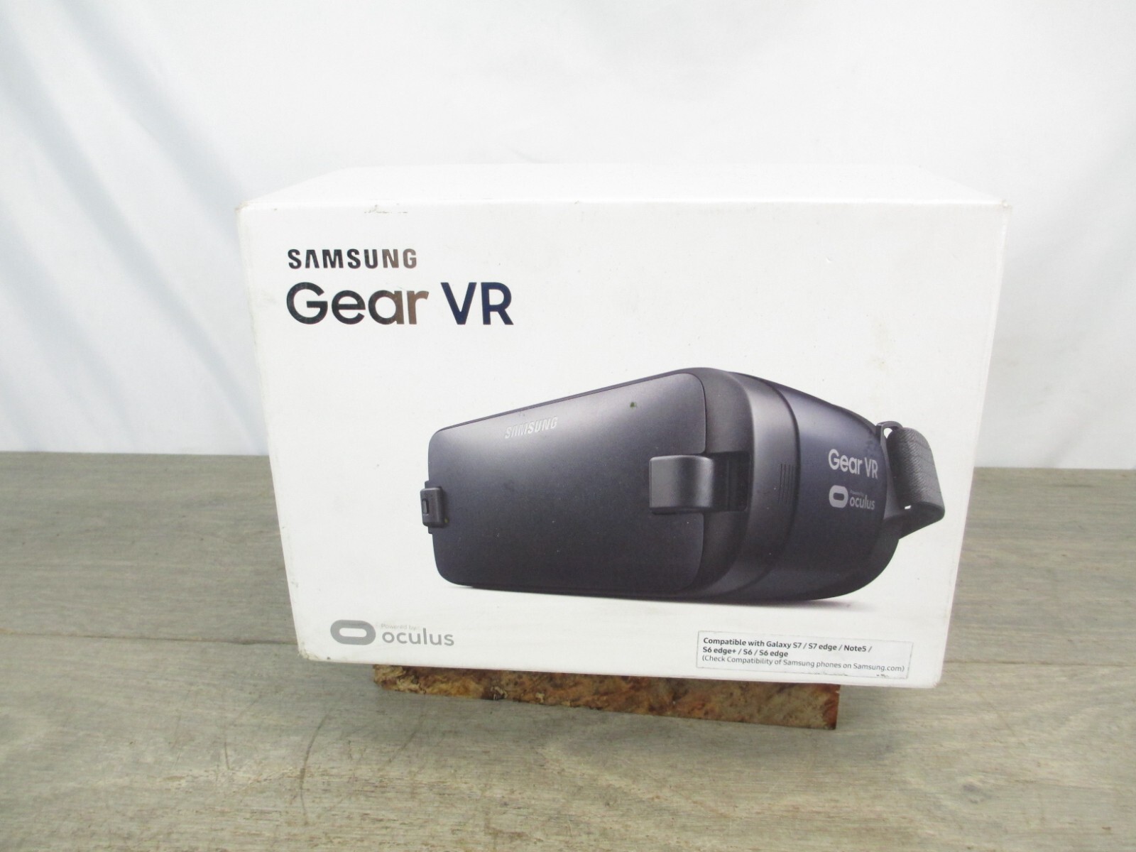 Samsung Gear VR Virtual Reality Headset - SM-R323NBKAXAR NEW SEALED