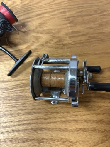 Mulinello vintage Pflueger Rocket n. 1375 & mulinello da pesca ABU Garcia Cardinal 752 - Foto 5 di 17