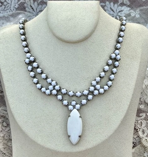 Milk Glass Choker Vintage Necklace 14 in Sliver Tone Prong Set 60’s