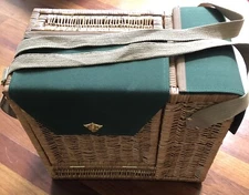 21 PC Luxury Picnic Basket Hamper w Complete Set For 2 PICNIC TIME NEW READ DETS