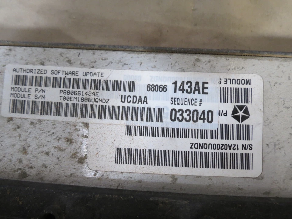 11 Dodge Ram 2011 5,7 L motor control ECU ECM módulo informático UCDAA 68066143AE Foto 2 de 4