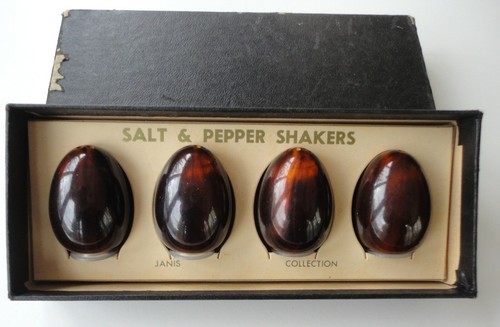 2 Vtg Box MCM Modern 4 Bakelite Egg Janis & 8 Teak Pomerantz Salt Pepper Shakers - Picture 2 of 9