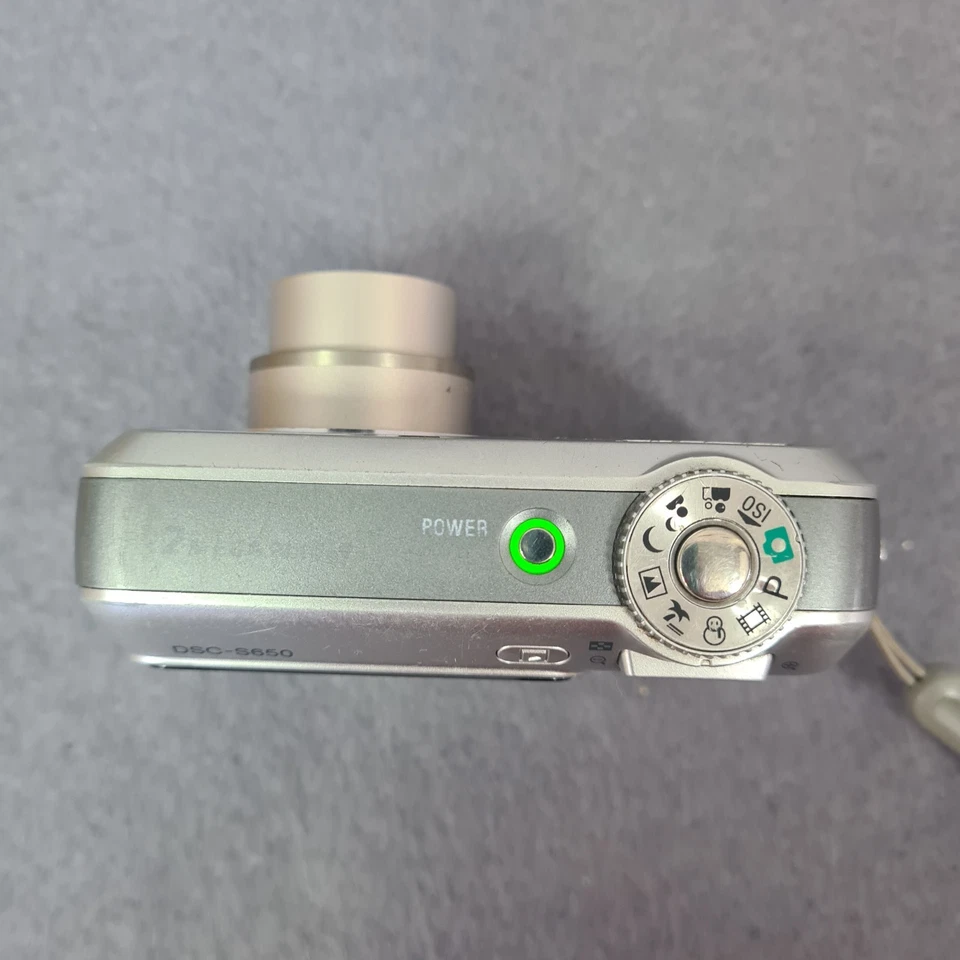 Sony Cybershot DSC-S650 Digital Camera 7 MP Point and Shoot Working - Image 4 of 4