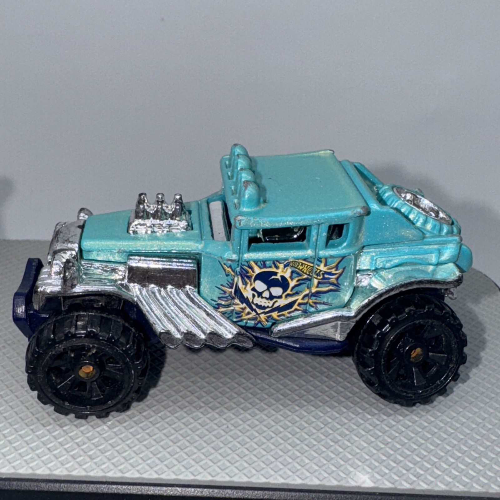 2017 HOT WHEELS BAJA BONE SHAKER BLUE 1:64 DIECAST 2 5/8" HOT ROD CAR W/ CHROME