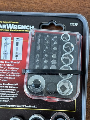 GearWrench 30 Piece SAE Stubby Combination Ratcheting Wrench & Driver Bit Set - Picture 7 of 9