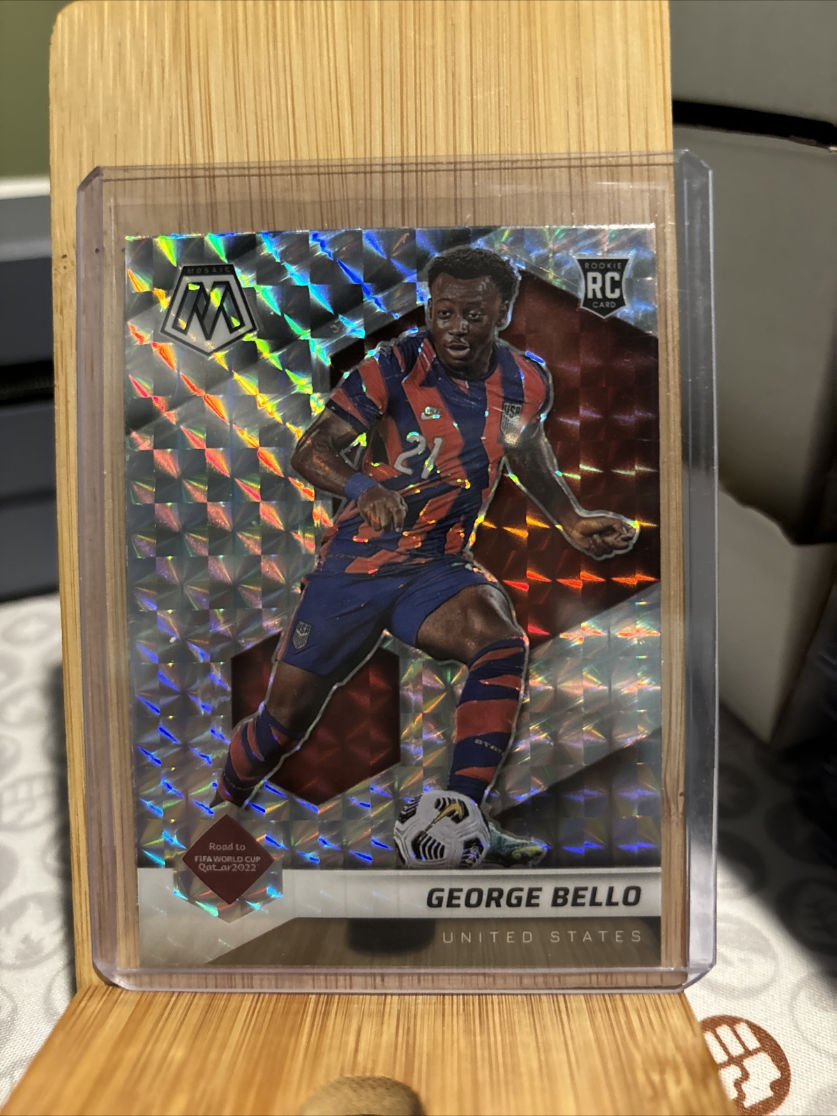 2021-22 Panini Mosaic FIFA Road to World Cup Silver Prizm George Bello #105