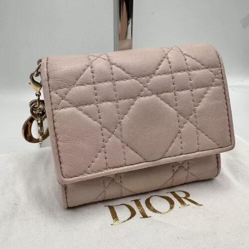 Portefeuille compact peau d'agneau Christian Dior Cannage rose authentique 95
