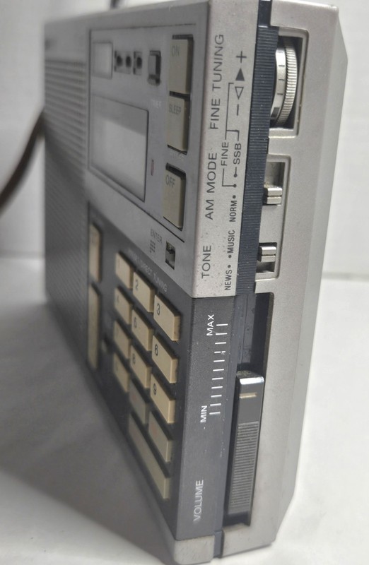 Vintage Sony ICF-2002 FM/LW/MW/SW PLL Shortwave SSB Radio, Tested working.
