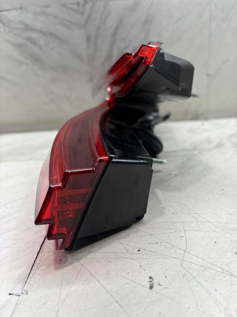 2017 2023 ASTON MARTIN DB11 TAIL LIGHT OEM LH LEFT DRIVER SIDE LED HY53-13405-BD