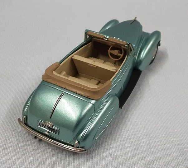 Lansdowne Diecast 1950 Humber Super Snipe 1/43 # LDM-86 Metallic Green - Image 2 of 4