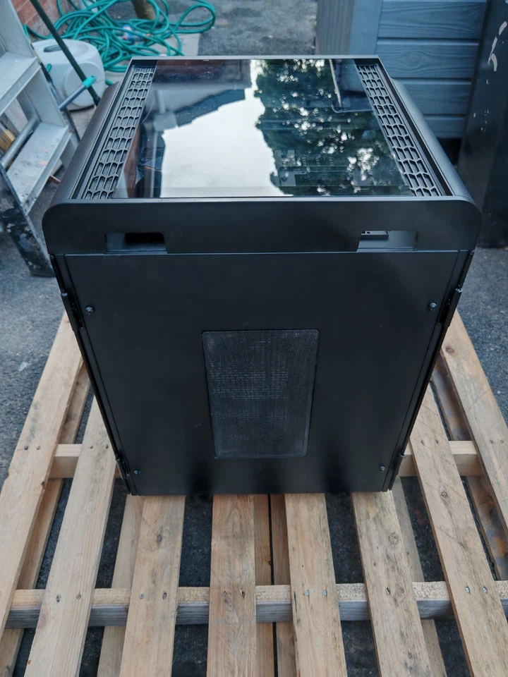 Thermaltake Level 20 HT E-ATX Full Tower Tempered Glass Gaming Chassis - Image 3 of 4