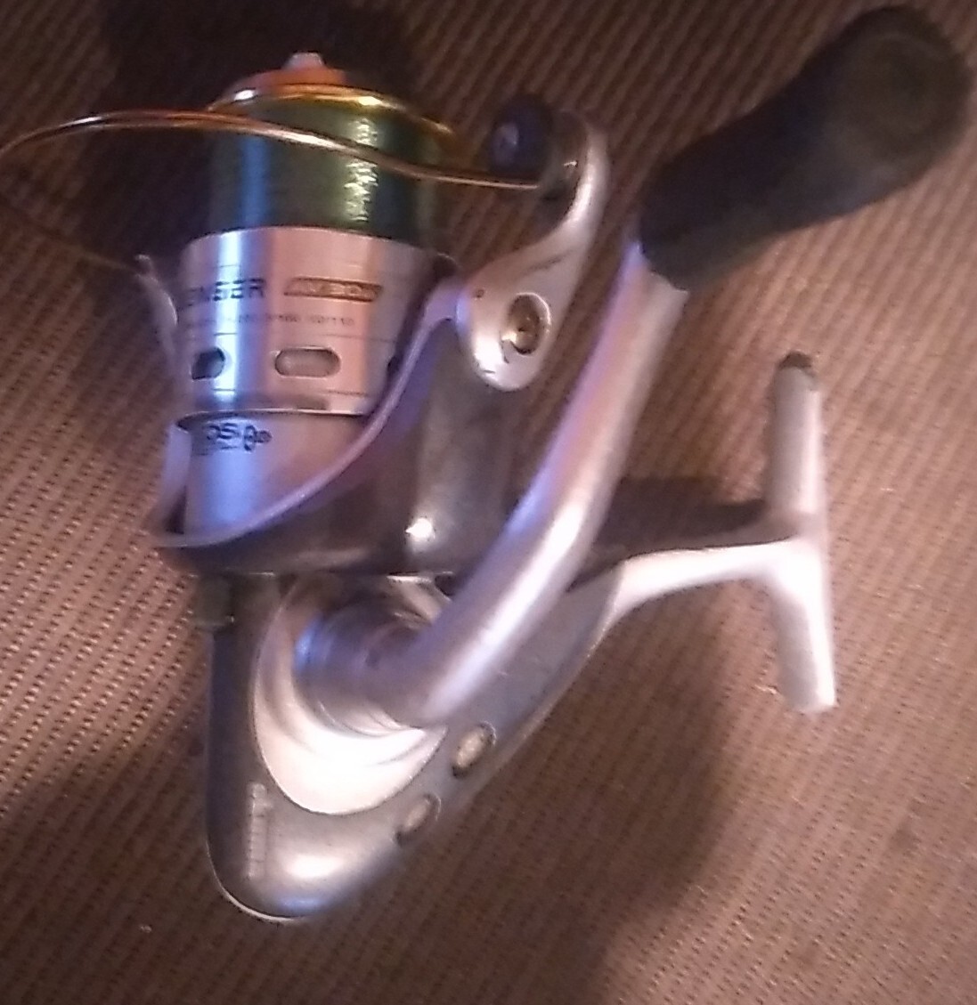 Okuma  Avenger Baitfeeder Spinning Reel  AV30a